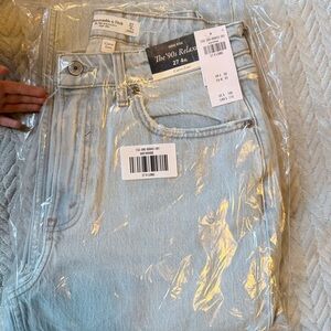 Abercrombie & Fitch Women's Light Wash The 90s Relaxed Jeans